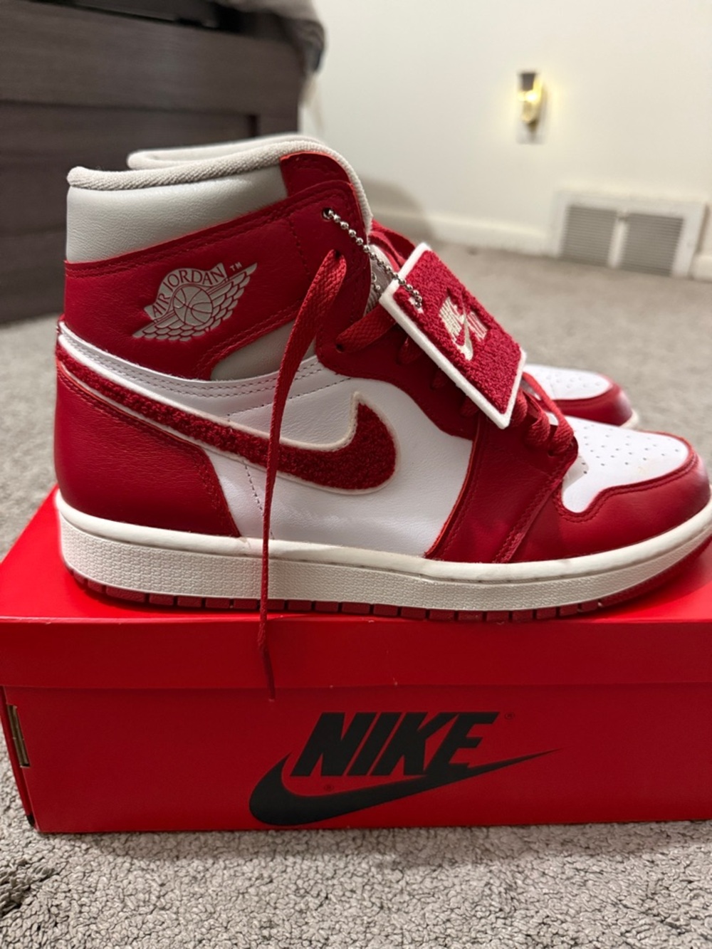 Women’s Air Jordan 1 Retro HI OG size 9 - Picture 3 of 8